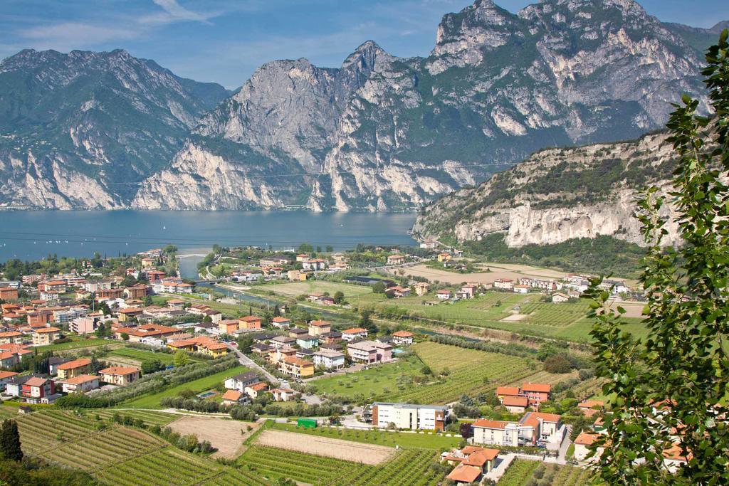 Casa Carla Aparthotel Torbole Sul Garda Екстериор снимка